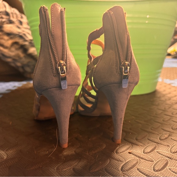 Kelly & Katie grey strappy heels - Picture 5 of 6